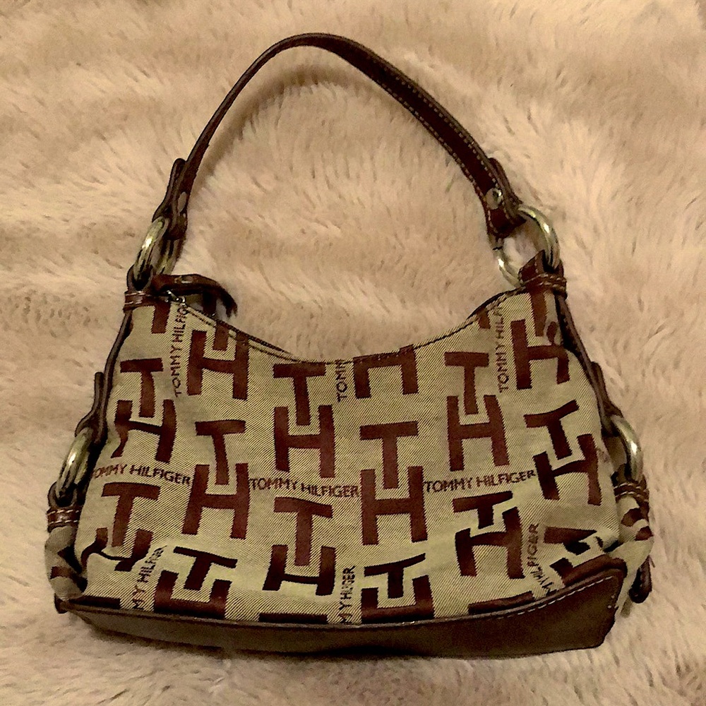 Tommy hilfigher shoulder bag